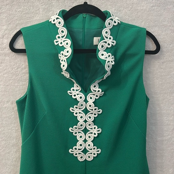 Elle Green & White Sheath Dress with Plunge Neckline - Picture 8 of 16